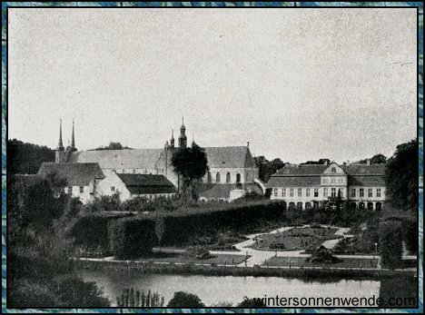 Oliva. Blick auf Abteigarten, Abtei und Klosterkirche.