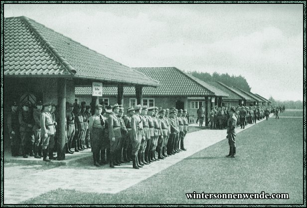 Ordensburg Crössinsee. Morgenappell der Kreisleiter.