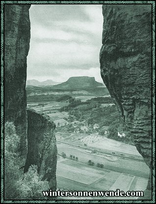 Sächsische Schweiz. Durchblick von der Bastei zum Lilienstein.