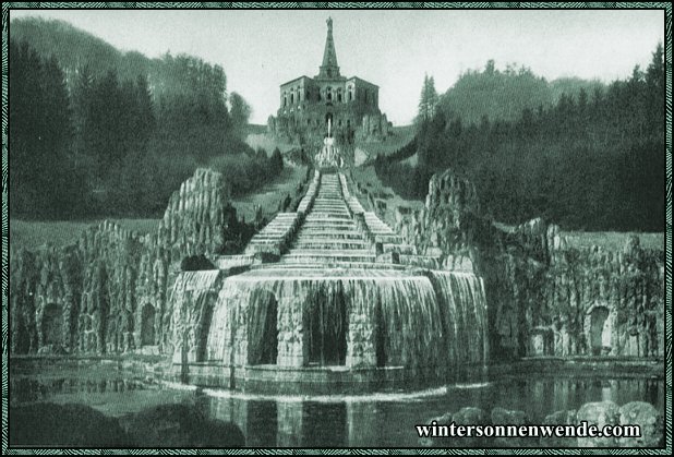 Kassel. Herkules und Wasserfall im Park von Wilhelmshöhe.