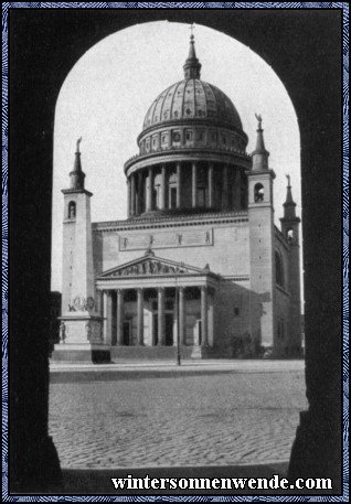 Potsdam, die Nikolaikirche auf dem alten Markt.