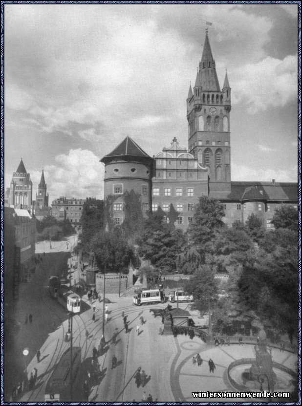 Königsberg. Das Ordensschloß mit der Krönungskirche der preußischen Könige.