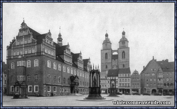 Wittenberg. Marktplatz mit Luther- u. Melanchthondenkmal und Stadtkirche.