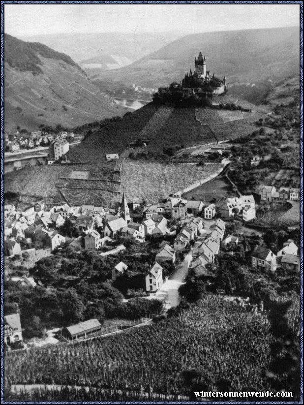 Stadt und Burg Cochem an der Mosel.