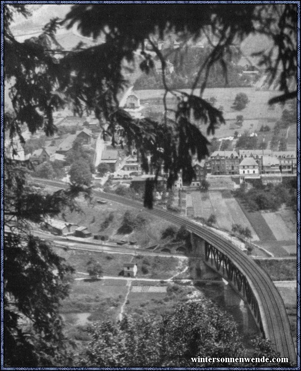 Eisenbahnviadukt im Moseltal.