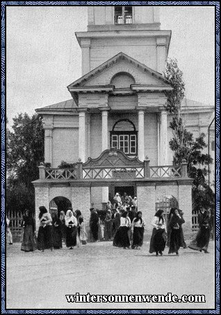 Sonntagskirchgang in der Kolonie Kukkus, Wolgarepublik.