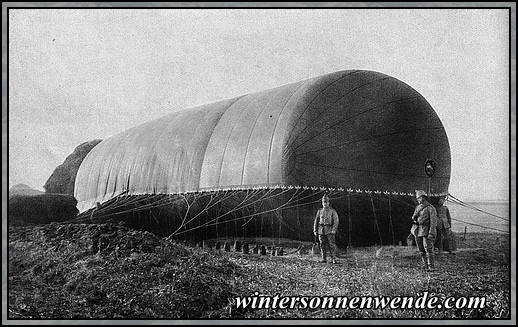 Im Manövergelände verankerter Fesselballon.