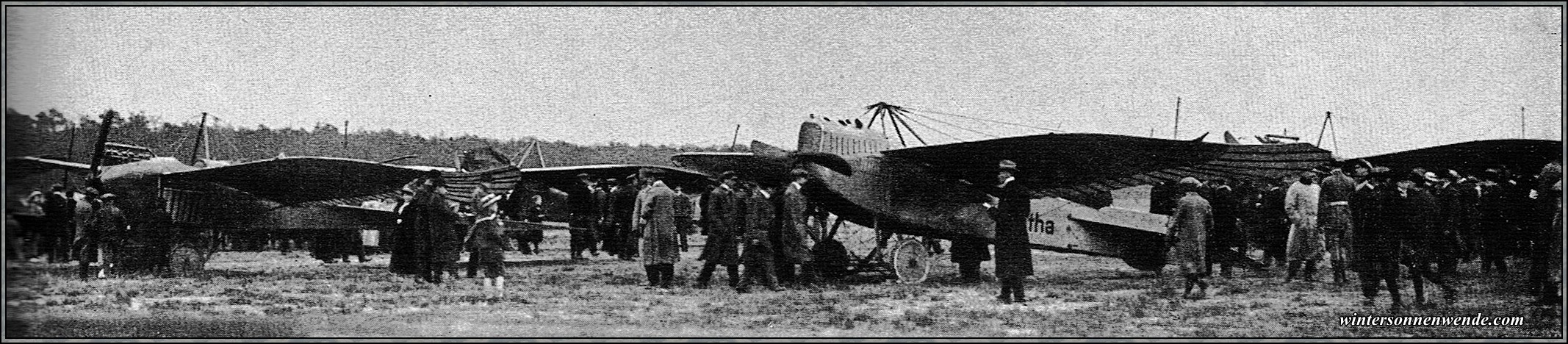 Parade der Flugzeuge in Johannisthal 1914.