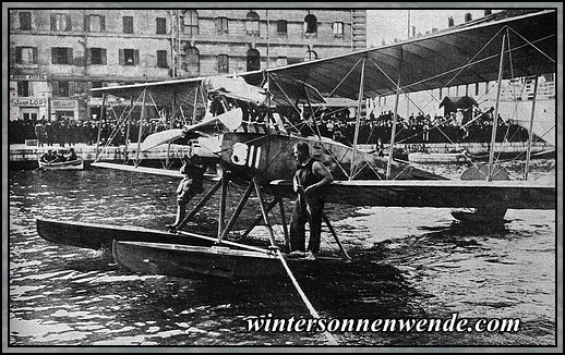 Hellmuth Hirth auf Albatros-Wasserflugzeug.