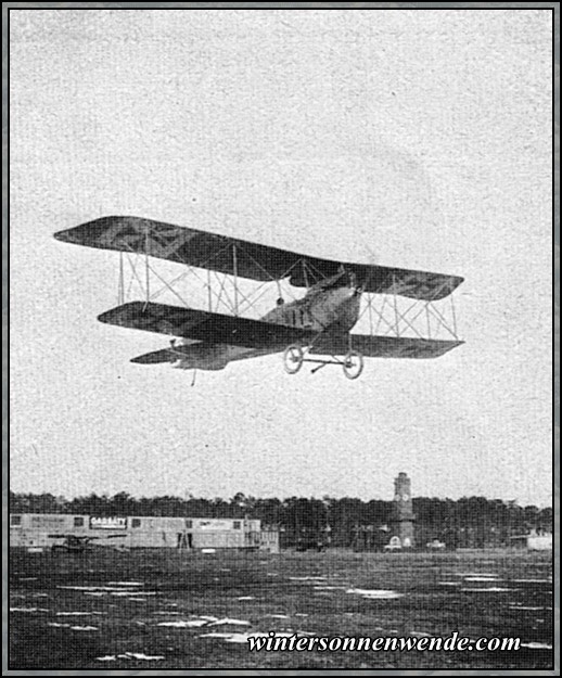 Rumpler-Doppeldecker im Fluge.