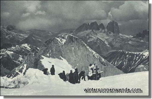 Feldmesse auf dem Marmolatagletscher.