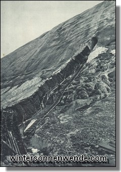 Stolleneingang in den Gletscher.