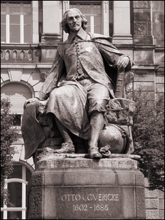 Otto-von Guericke-Denkmal in Magdeburg.