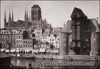 Danzig mit der Marienkirche und dem Krantor.