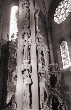 Der Engelspfeiler im Straßburger Münster.