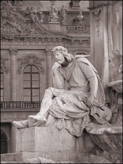 Die Waltherstatue auf dem Franconia-Brunnen in Würzburg.