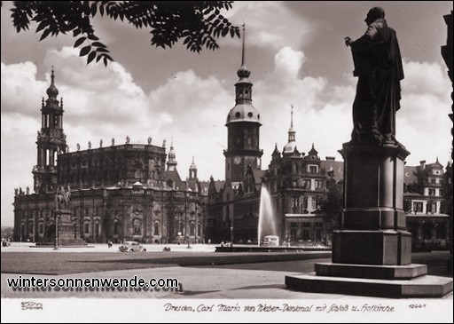 Blick vom Denkmal Carl Maria von Webers über den Dresdner
Theaterplatz.