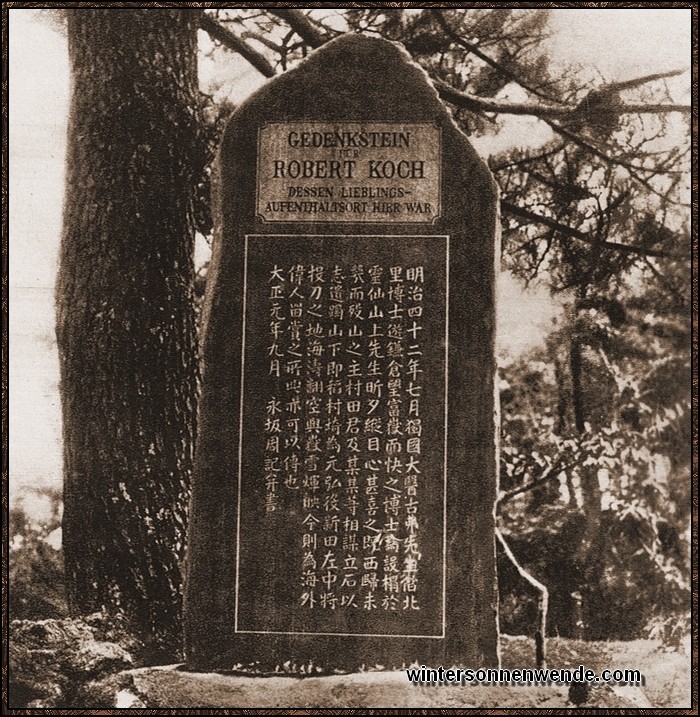 Auf dem Geisterberg bei Kamakura in der Nähe Tokios steht der Gedenkstein
für Robert Koch, dessen segensreiche Tätigkeit in Japan heute noch in aller
Erinnerung ist.