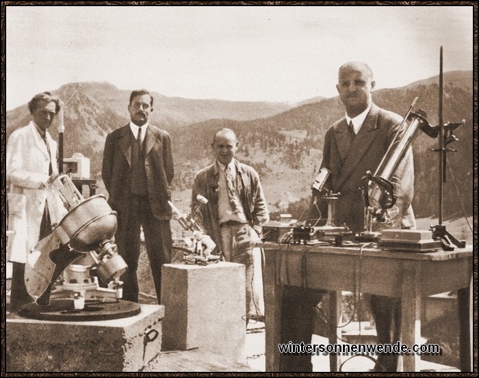 Der ermordete Landesgruppenleiter der Schweiz, Wilhelm Gustloff, an seinem
Arbeitsplatz am 
Meteorologisch-Physikalischen Institut in Davos.