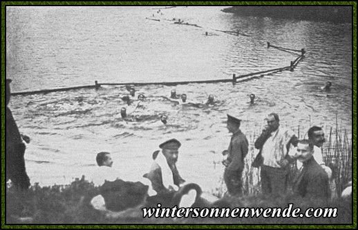 Baden im Weiher im Lager Grafenwöhr.