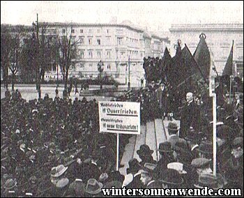 Scheidemann vor dem Reichstag