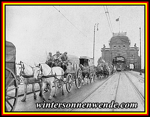 Franzosen auf der Düsseldorfer Rheinbrücke.