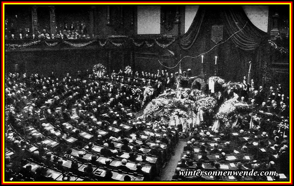 Trauerfeier für Stresemann im Reichstag.