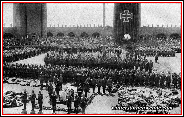 Beisetzung des Reichspräsidenten im Tannenbergdenkmal.