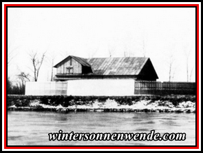 Ein harmloses Blockhaus als französische Festung am Rhein.