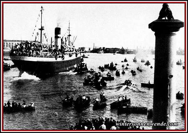 Ein für Ostafrika bestimmter Transport verläßt den Hafen von Genua.