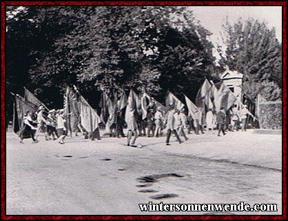 Kommunistische Gedenkfeier auf dem Wiener Zentralfriedhof für die Opfer
des 15. 7. 1928.