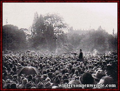 Erste Anschlußkundgebung des 
Österreichisch-Deutschen Volksbundes.