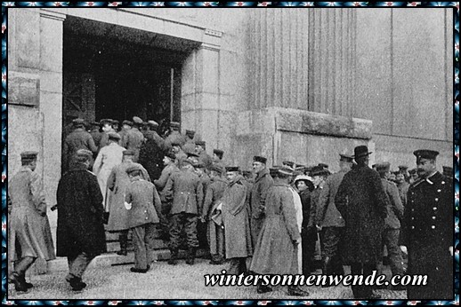 Verwundete vor dem Charlottenburger Opernhaus.