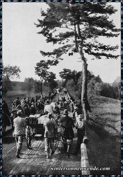 Österreichischer Train auf dem Marsch in Rußland.