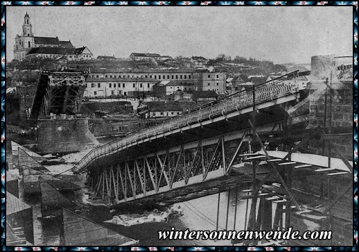 Blick auf Grodno mit der von den Russen gesprengten Brücke.