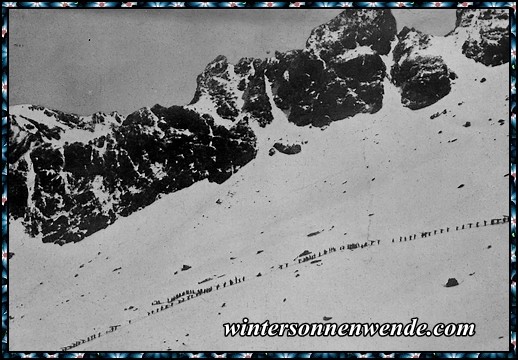 Vormarsch italienischer Alpenjäger auf dem Adamello.