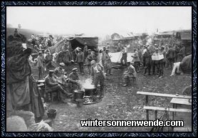 Das bayerische Infanterie-Leibregiment im Biwak nach der Schlacht in Lothringen 1914.