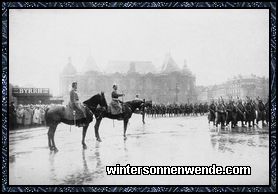 Der Befehlshaber der 6. Armee besichtigt Truppenverbände in Lille.