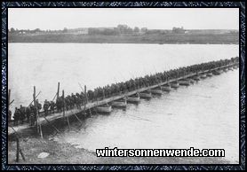 Ponton-Notbrücke bei Warschau.