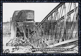 Gesprengte russische Haupt-Verkehrsbrücke über den Dnjestr.