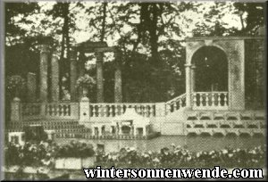 The 1940 'Summer Shows' on the outdoor stage in Lazienki Park.